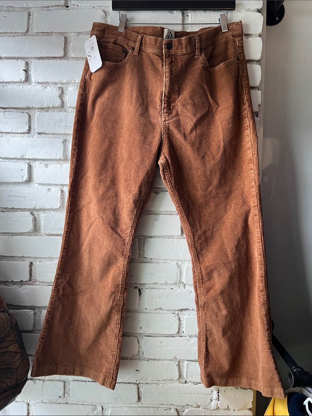 jordache Vintage Corduroy Flared Pants in Rust dark brown / orange